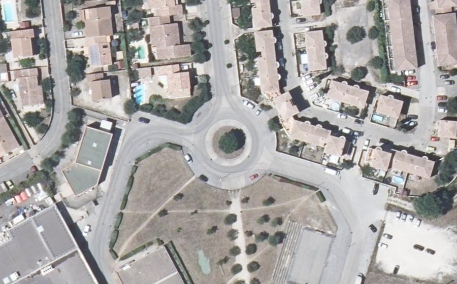 Vue aérienne du Rond-point anonyme n°586330812