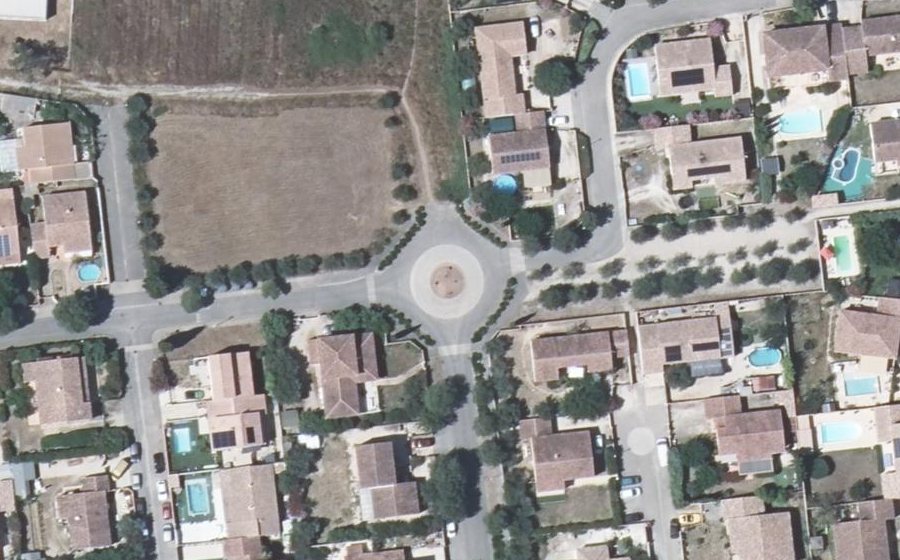 Vue aérienne du Rond-point anonyme n°586330817