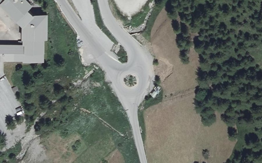 Vue aérienne du Rond-point anonyme n°586367539