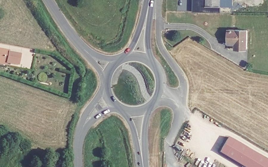 Vue aérienne du Rond-point anonyme n°58637175
