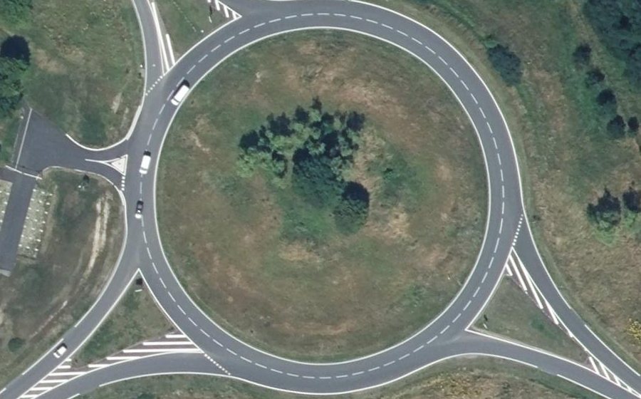 Vue aérienne du Rond-point anonyme n°58641011