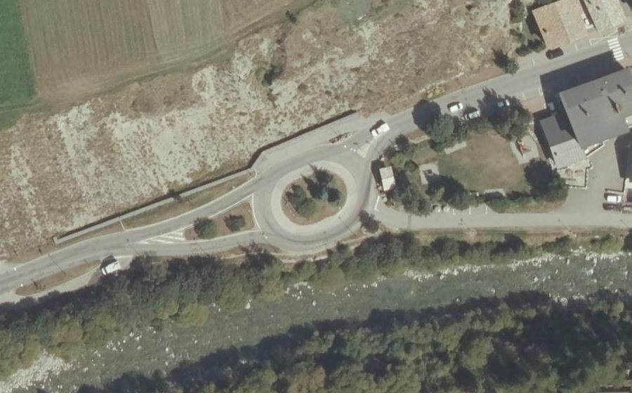 Vue aérienne du Rond-point anonyme n°586435162