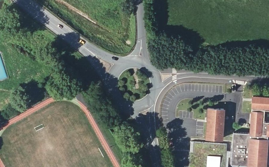 Vue aérienne du Rond-point anonyme n°58645369