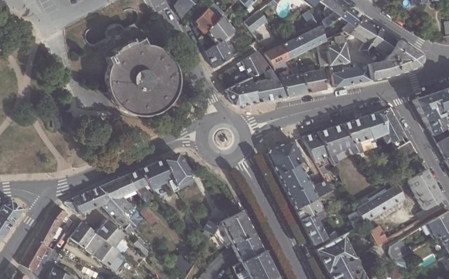 Vue aérienne du Rond-point anonyme n°58650253