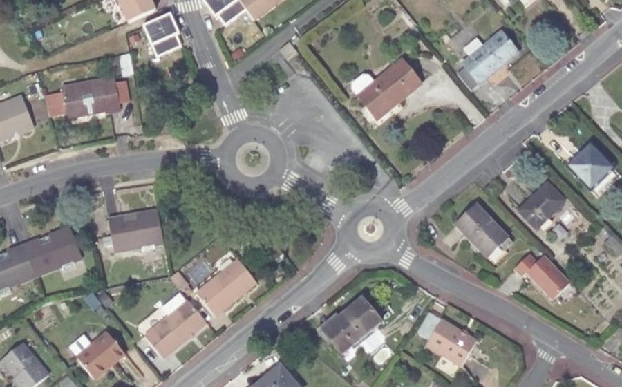 Vue aérienne du Rond-point anonyme n°58658335