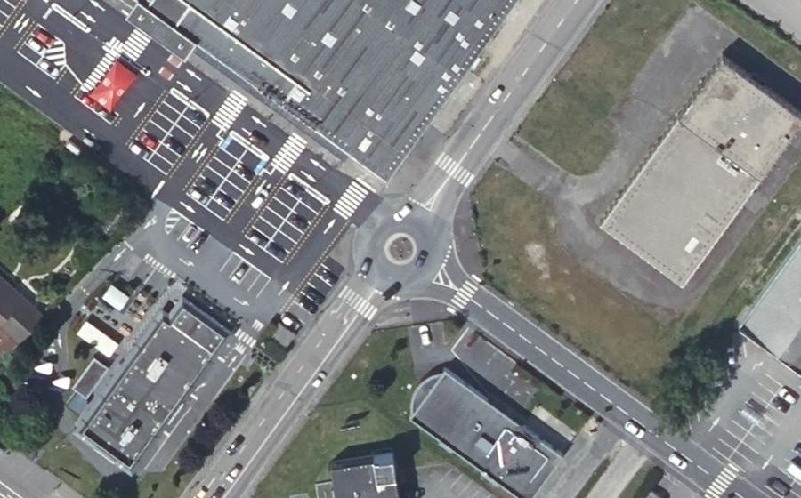 Vue aérienne du Rond-point anonyme n°586586825