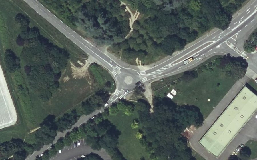 Vue aérienne du Rond-point anonyme n°58659648