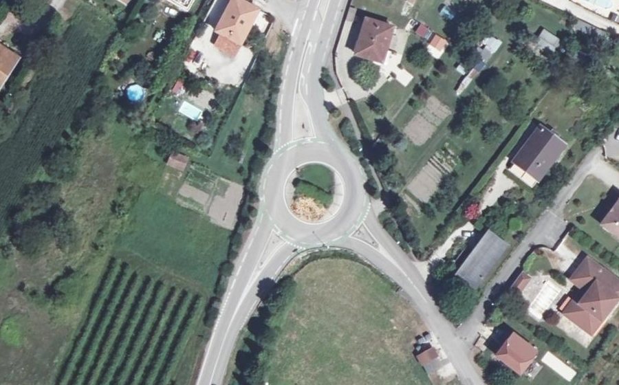 Vue aérienne du Rond-point anonyme n°58662848