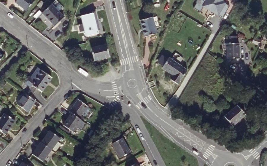 Vue aérienne du Rond-point anonyme n°586658822