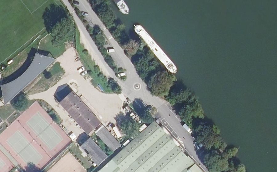 Vue aérienne du Rond-point anonyme n°586667944