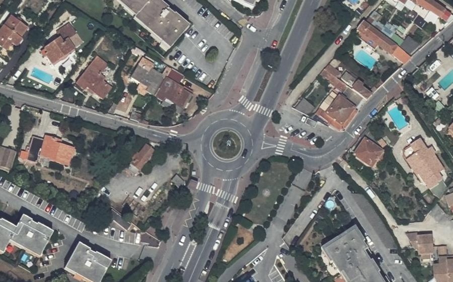 Vue aérienne du Rond-point anonyme n°586683756