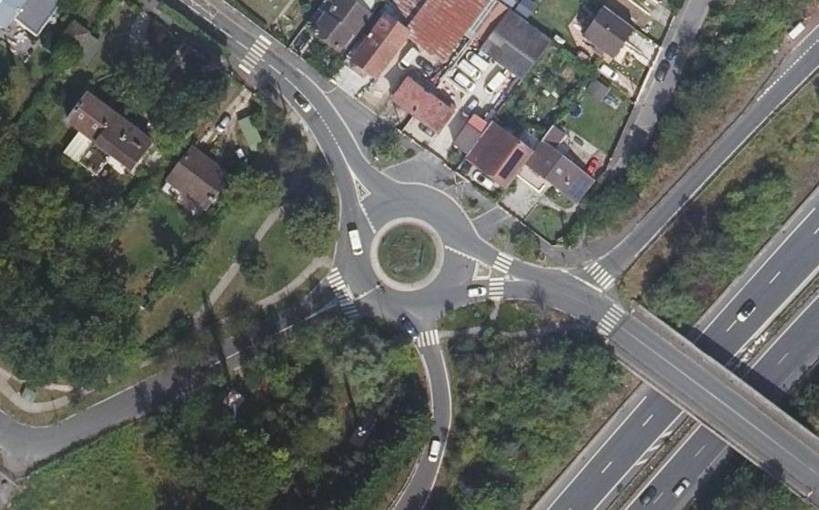 Vue aérienne du Rond-point anonyme n°586822832