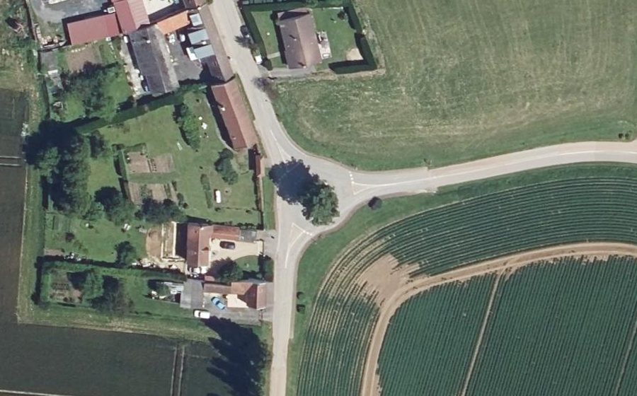 Vue aérienne du Rond-point anonyme n°58686193