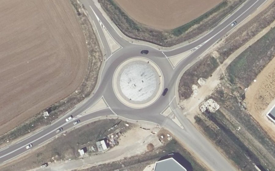 Vue aérienne du Rond-point anonyme n°586907490