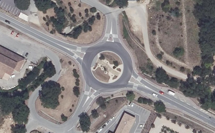 Vue aérienne du Rond-point anonyme n°58692034