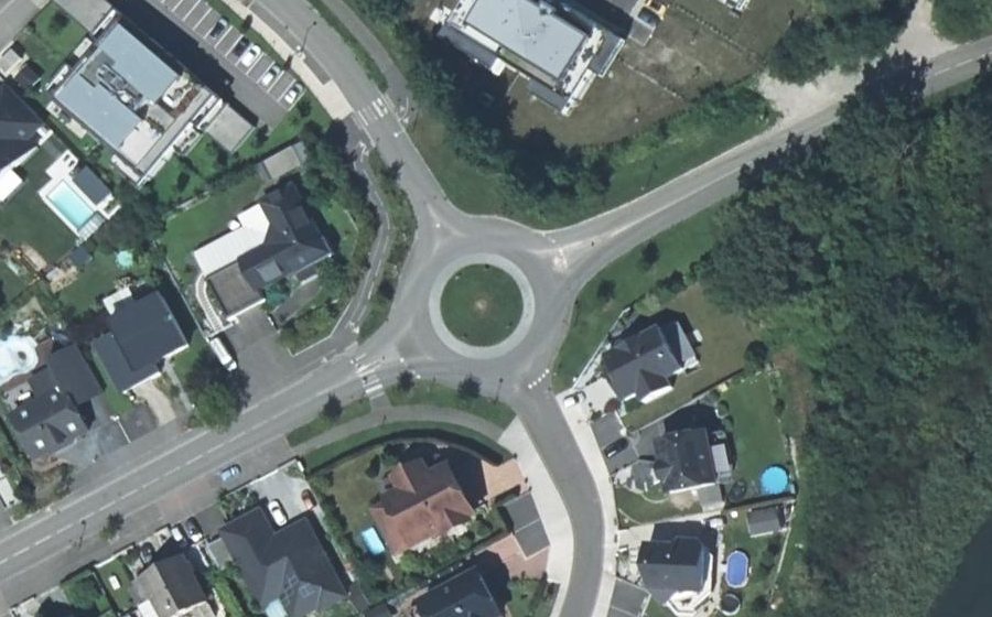Vue aérienne du Rond-point anonyme n°58692153