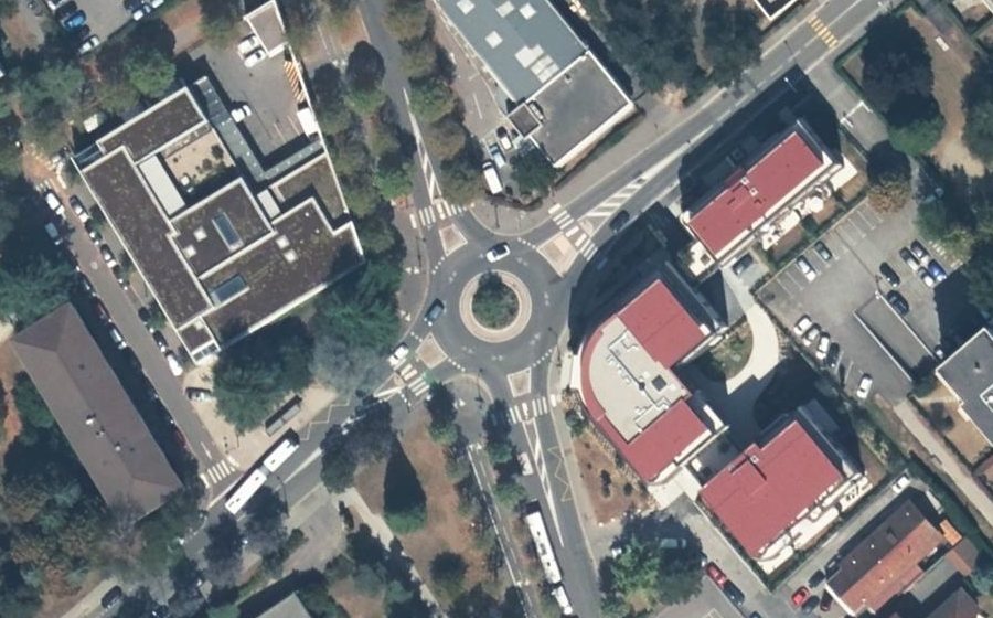 Vue aérienne du Rond-point anonyme n°586967167