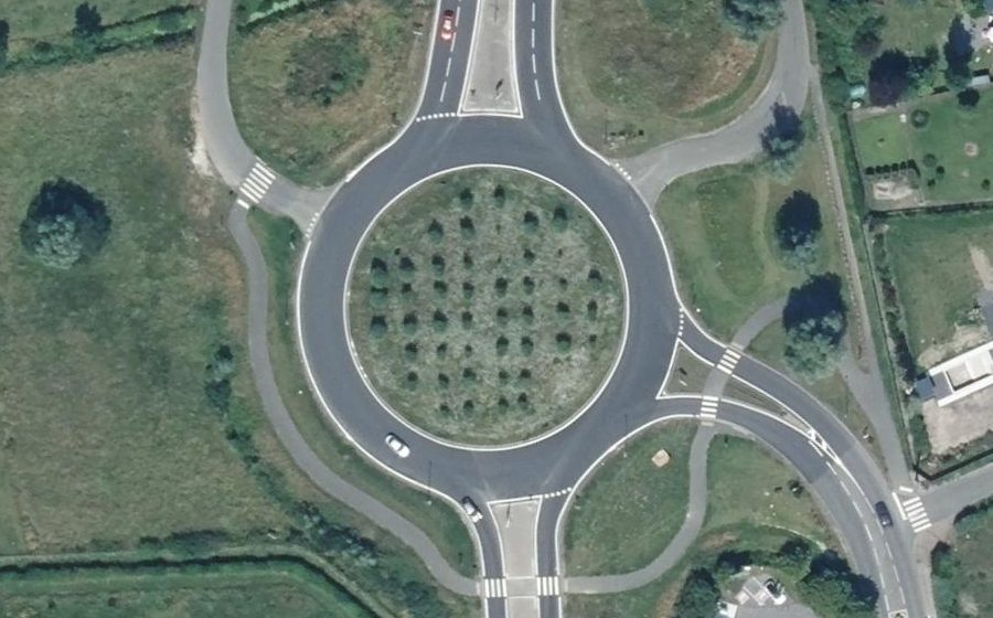 Vue aérienne du Rond-point anonyme n°58699661