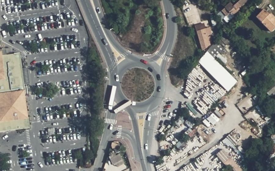 Vue aérienne du Rond-point anonyme n°587001511