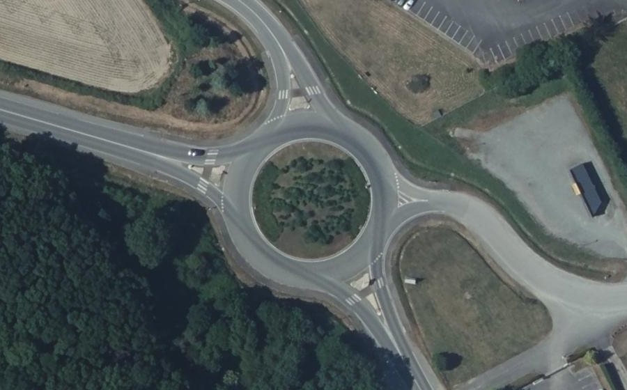 Vue aérienne du Rond-point anonyme n°587019268