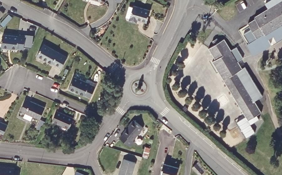 Vue aérienne du Rond-point anonyme n°58716018