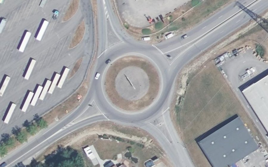 Vue aérienne du Rond-point anonyme n°58728519
