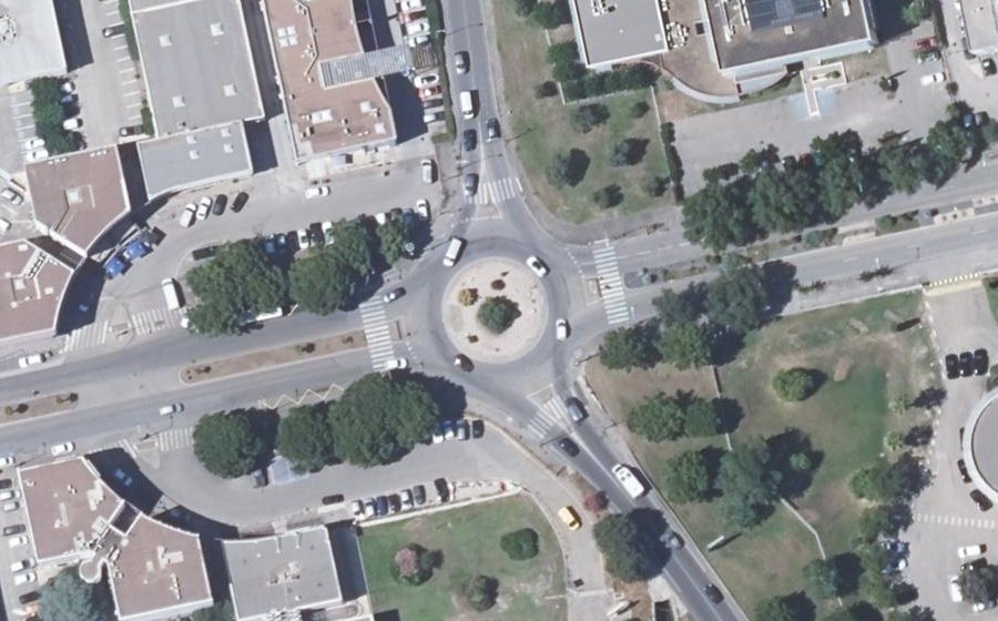 Vue aérienne du Rond-point anonyme n°587443005
