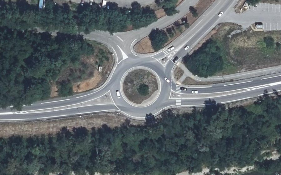 Vue aérienne du Rond-point anonyme n°587541870