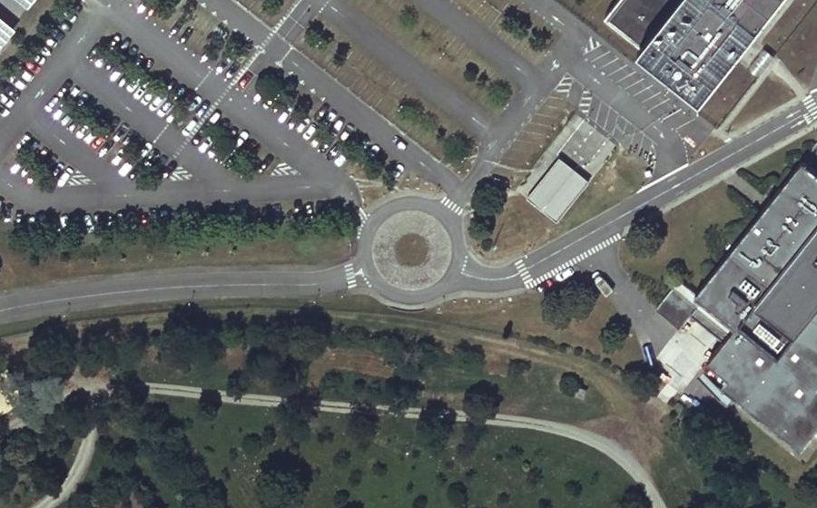 Vue aérienne du Rond-point anonyme n°58756741