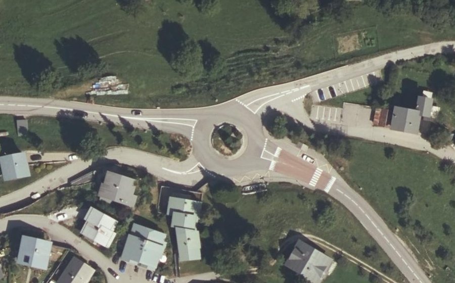 Vue aérienne du Rond-point anonyme n°587602520