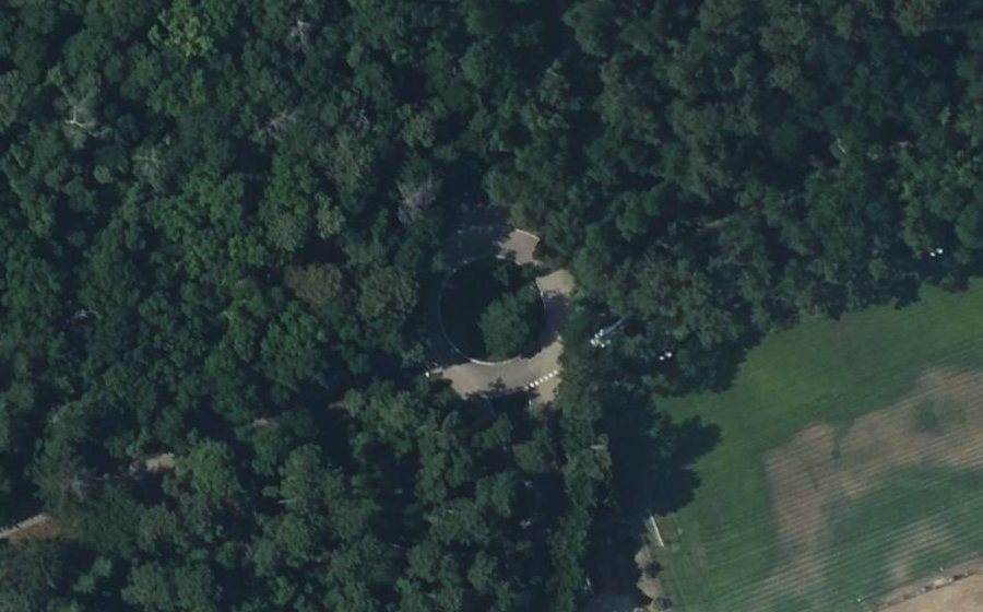 Vue aérienne du Rond-point anonyme n°587689747