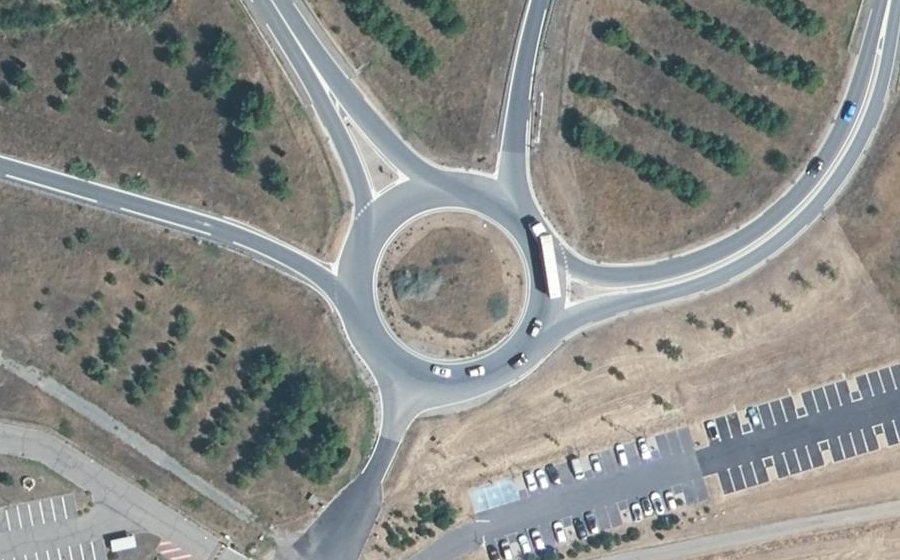 Vue aérienne du Rond-point anonyme n°58782616