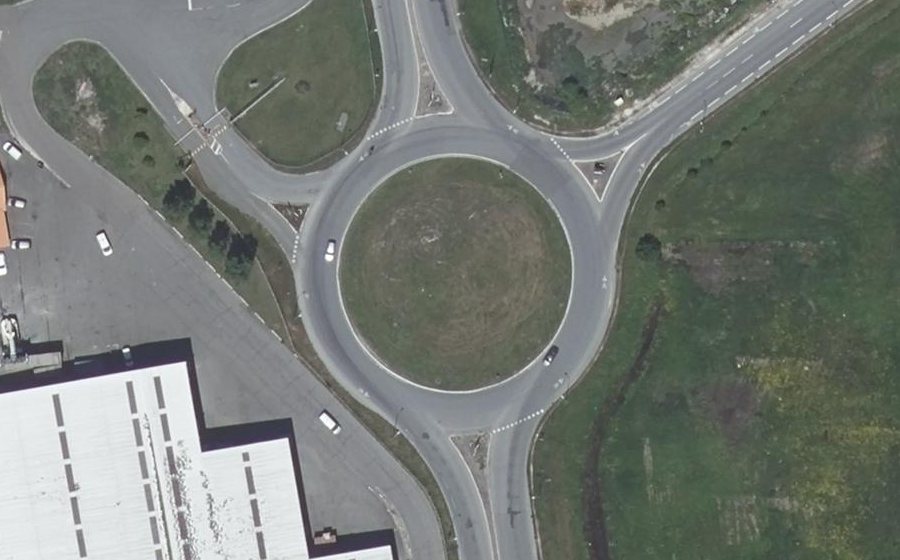 Vue aérienne du Rond-point anonyme n°587897136
