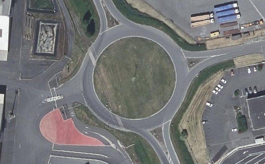 Vue aérienne du Rond-point anonyme n°587903693