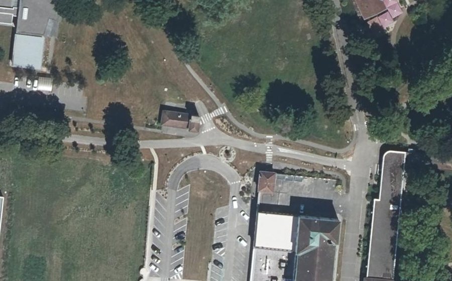 Vue aérienne du Rond-point anonyme n°587906944