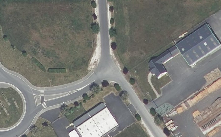 Vue aérienne du Rond-point anonyme n°587913482
