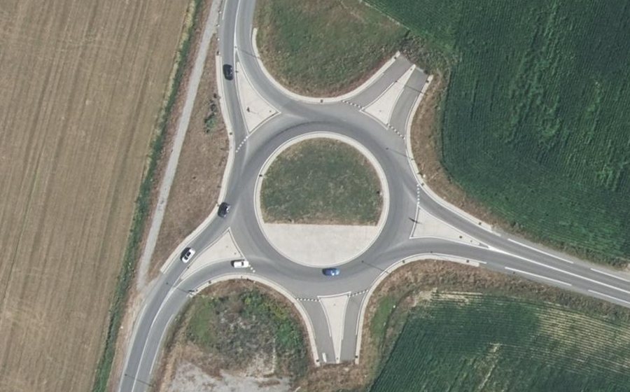Vue aérienne du Rond-point anonyme n°588161051