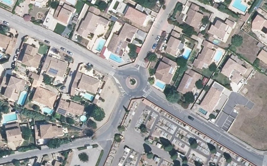 Vue aérienne du Rond-point anonyme n°58828967