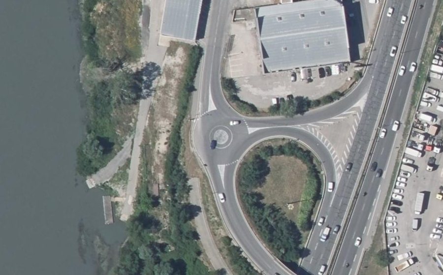Vue aérienne du Rond-point anonyme n°588467707