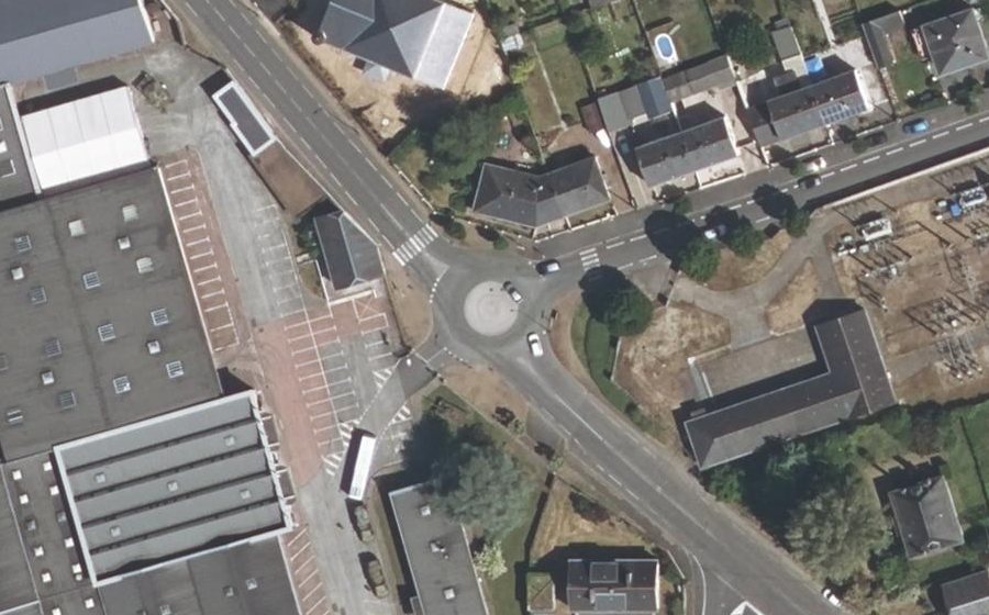 Vue aérienne du Rond-point anonyme n°588610132