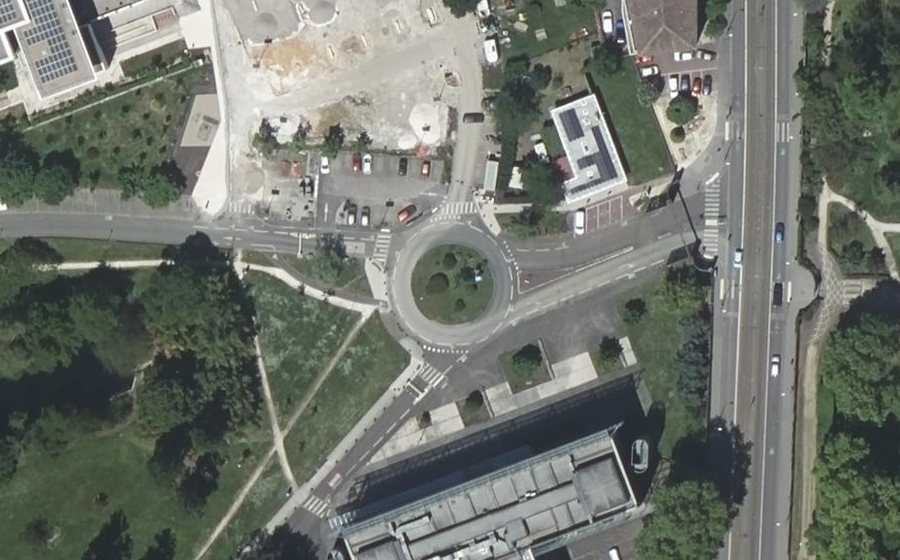 Vue aérienne du Rond-point anonyme n°58886758