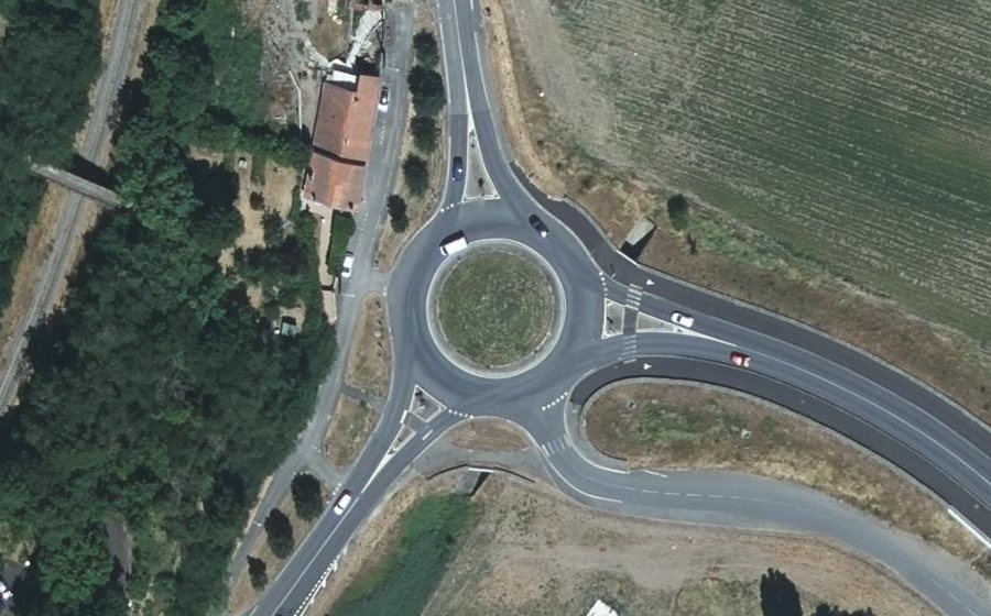 Vue aérienne du Rond-point anonyme n°58889030