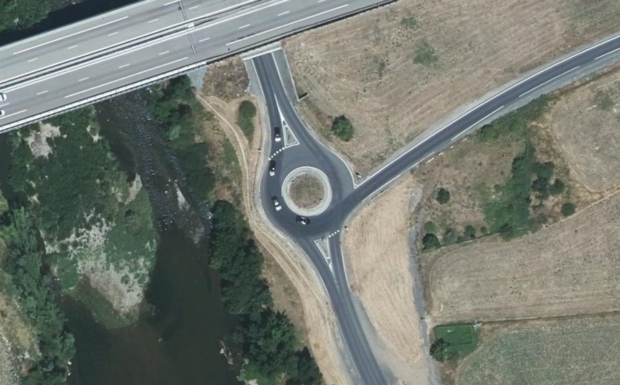 Vue aérienne du Rond-point anonyme n°58889036