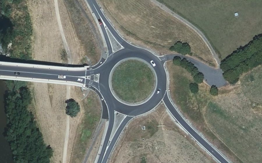 Vue aérienne du Rond-point anonyme n°58889044