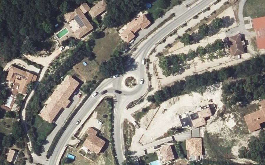 Vue aérienne du Rond-point anonyme n°588964409
