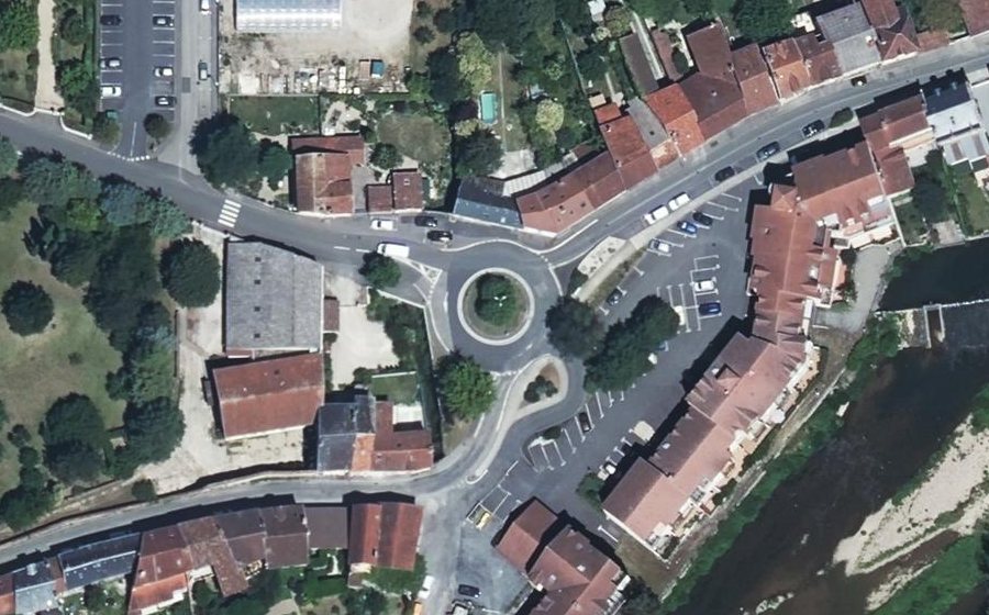 Vue aérienne du Rond-point anonyme n°588998761