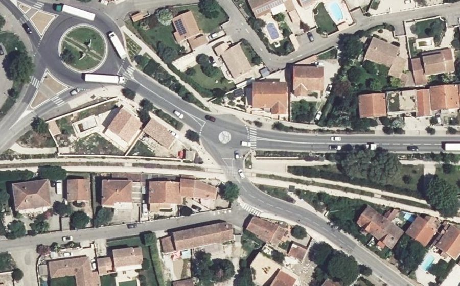 Vue aérienne du Rond-point anonyme n°589121950