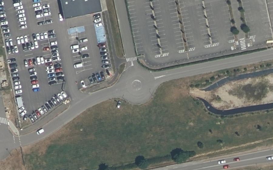Vue aérienne du Rond-point anonyme n°589178518