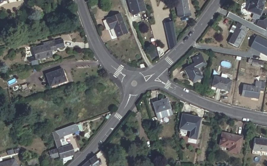 Vue aérienne du Rond-point anonyme n°589249612