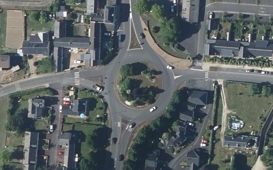 Vue aérienne du Rond-point anonyme n°589272285